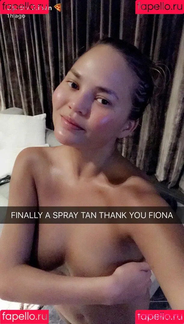 Chrissy Teigen / ChrissyTeigen Onlyfans Photo Gallery 