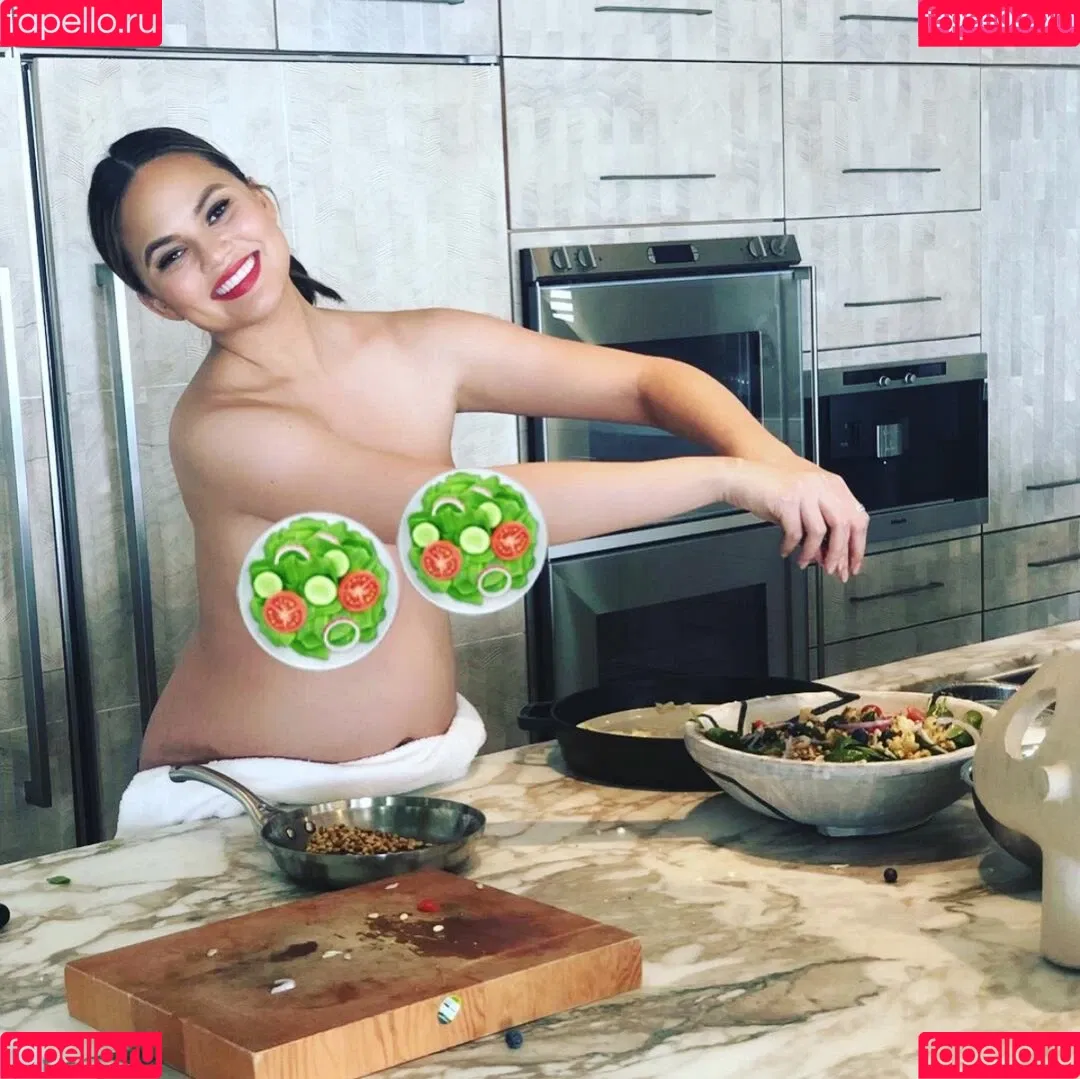 Chrissy Teigen / ChrissyTeigen Onlyfans Photo Gallery 