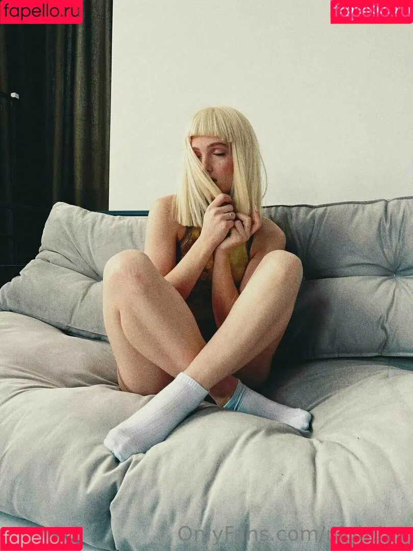 Nightlyy / elara_moonq / nightly Onlyfans Photo Gallery 