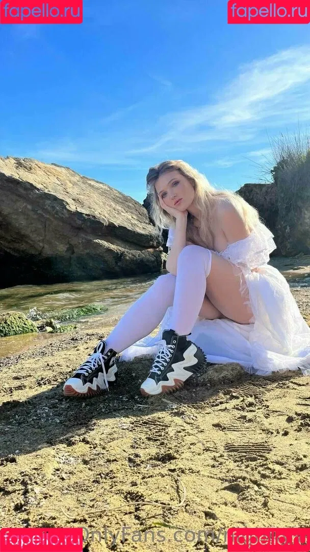 Nightlyy / elara_moonq / nightly Onlyfans Photo Gallery 