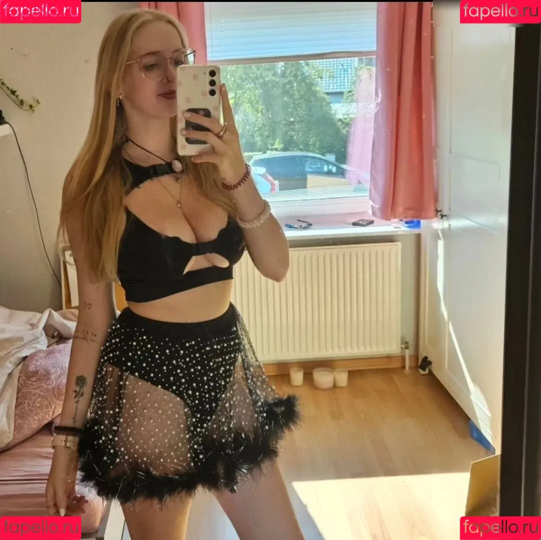 dorfblondie Onlyfans Photo Gallery 