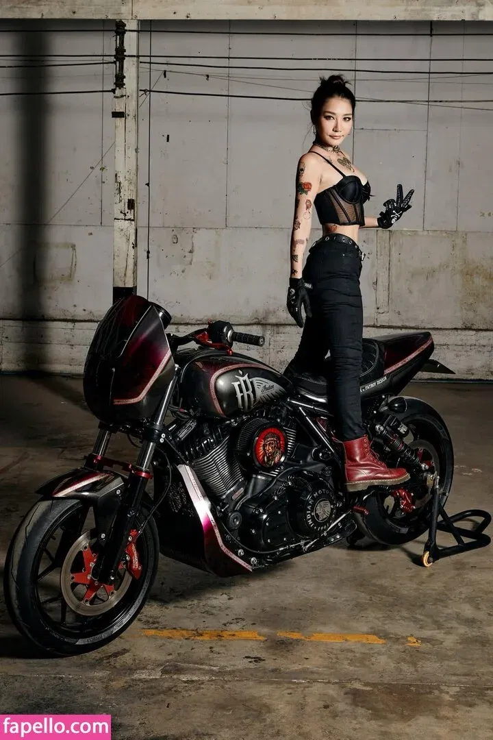 Jele Ramida / ava.r Onlyfans Photo Gallery 