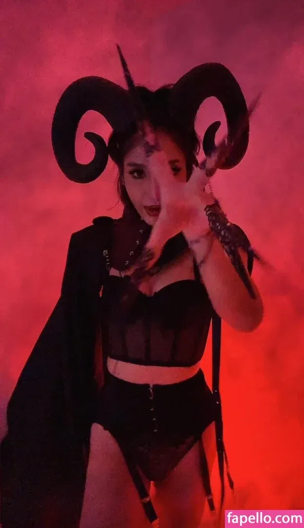 Jele Ramida / ava.r Onlyfans Photo Gallery 