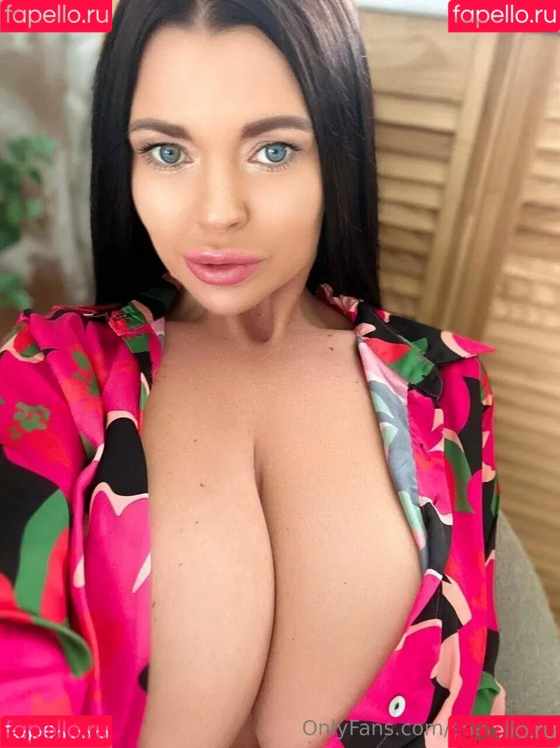 sha_rizel_queen / sharizelka Onlyfans Photo Gallery 