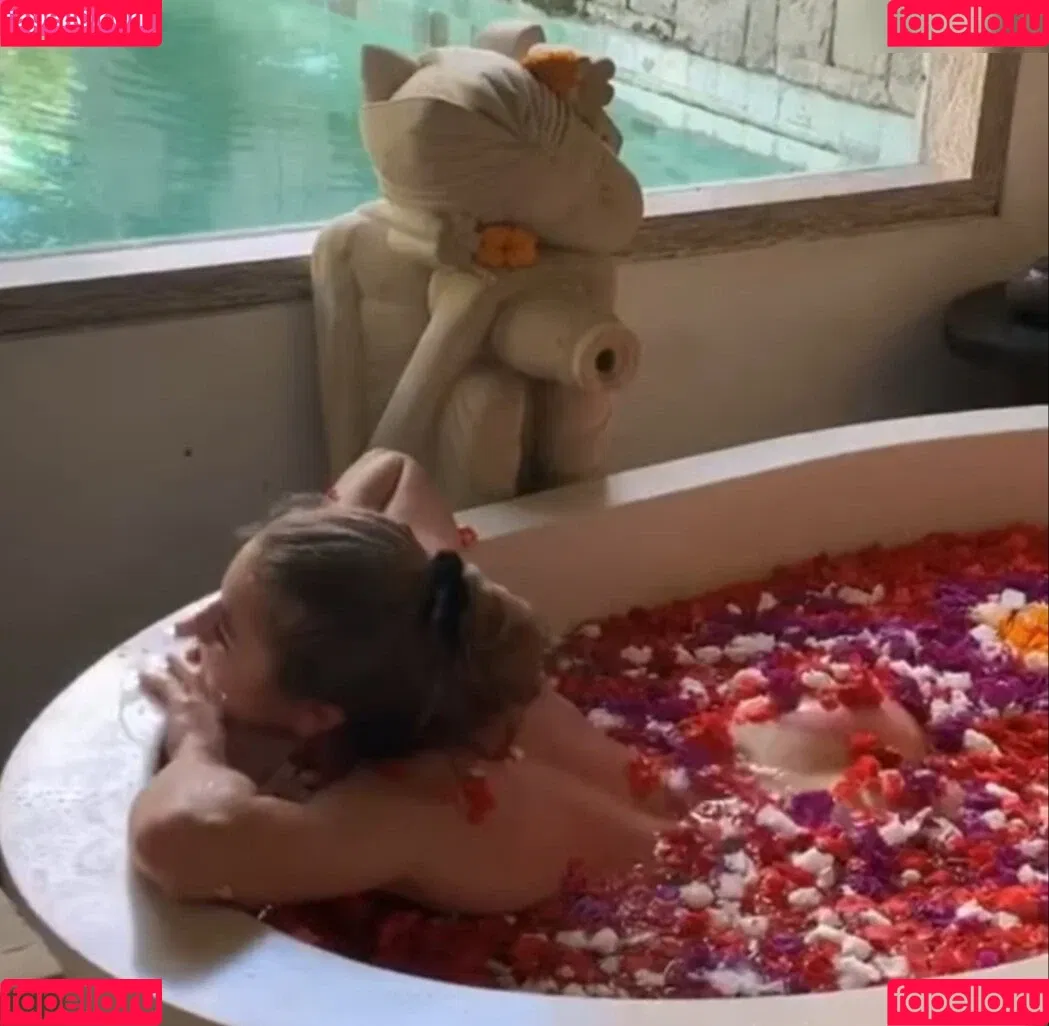 Lola Weippert / lolaweippert Onlyfans Photo Gallery 