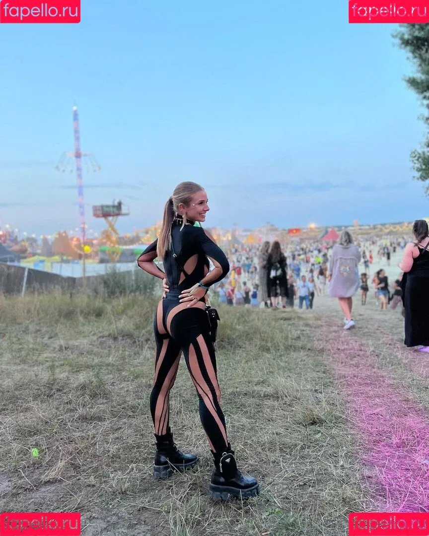 Lola Weippert / lolaweippert Onlyfans Photo Gallery 
