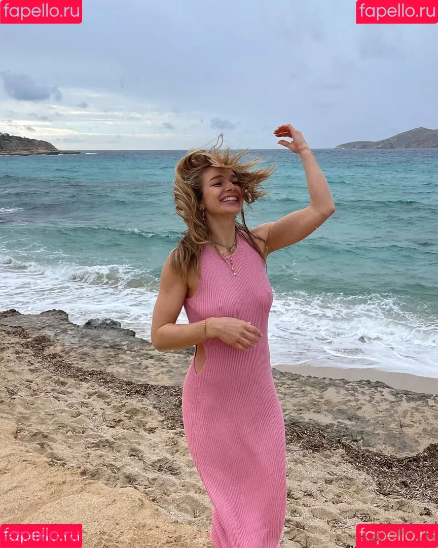 Lola Weippert / lolaweippert Onlyfans Photo Gallery 