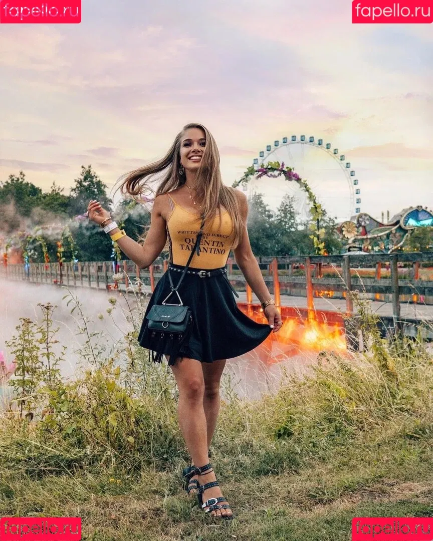 Lola Weippert / lolaweippert Onlyfans Photo Gallery 