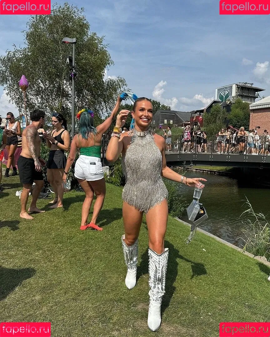 Lola Weippert / lolaweippert Onlyfans Photo Gallery 