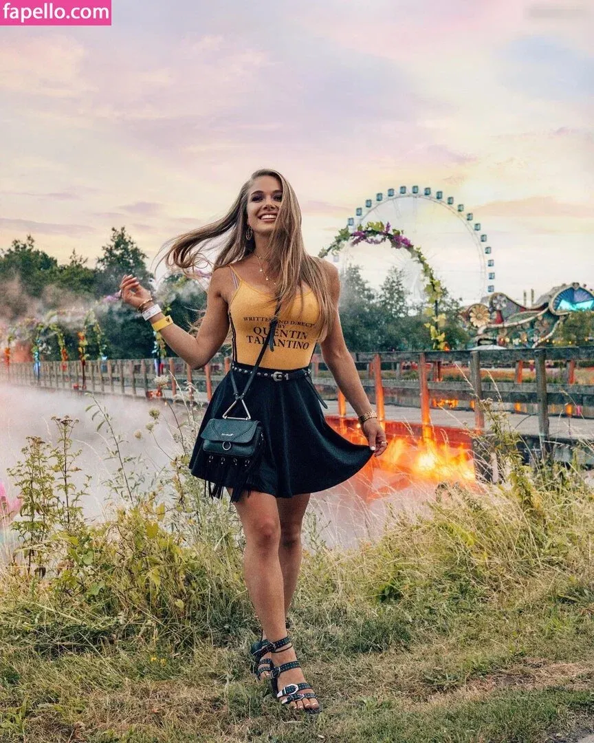 Lola Weippert / lolaweippert Onlyfans Photo Gallery 