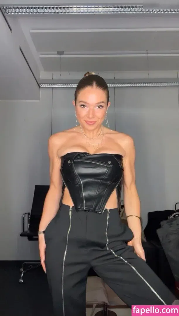 Lola Weippert / lolaweippert Onlyfans Photo Gallery 