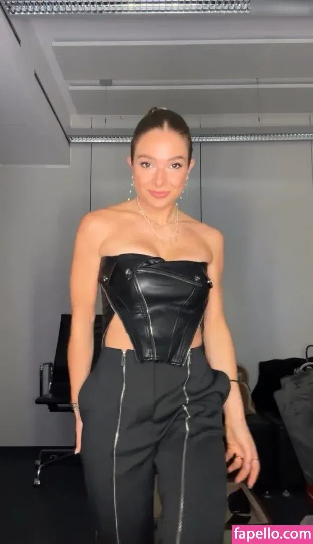 Lola Weippert / lolaweippert Onlyfans Photo Gallery 