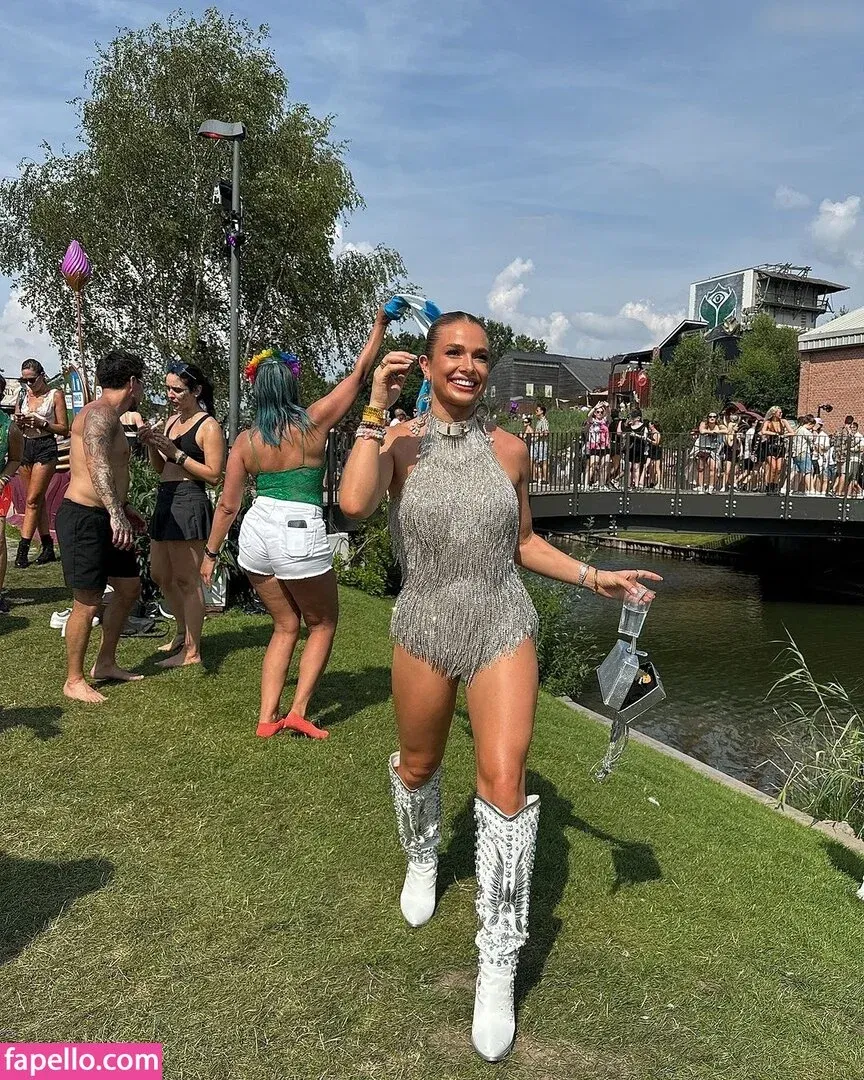 Lola Weippert / lolaweippert Onlyfans Photo Gallery 