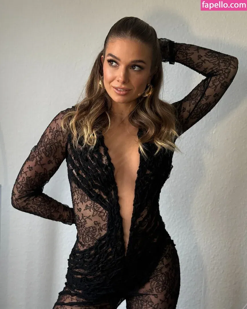 Lola Weippert / lolaweippert Onlyfans Photo Gallery 