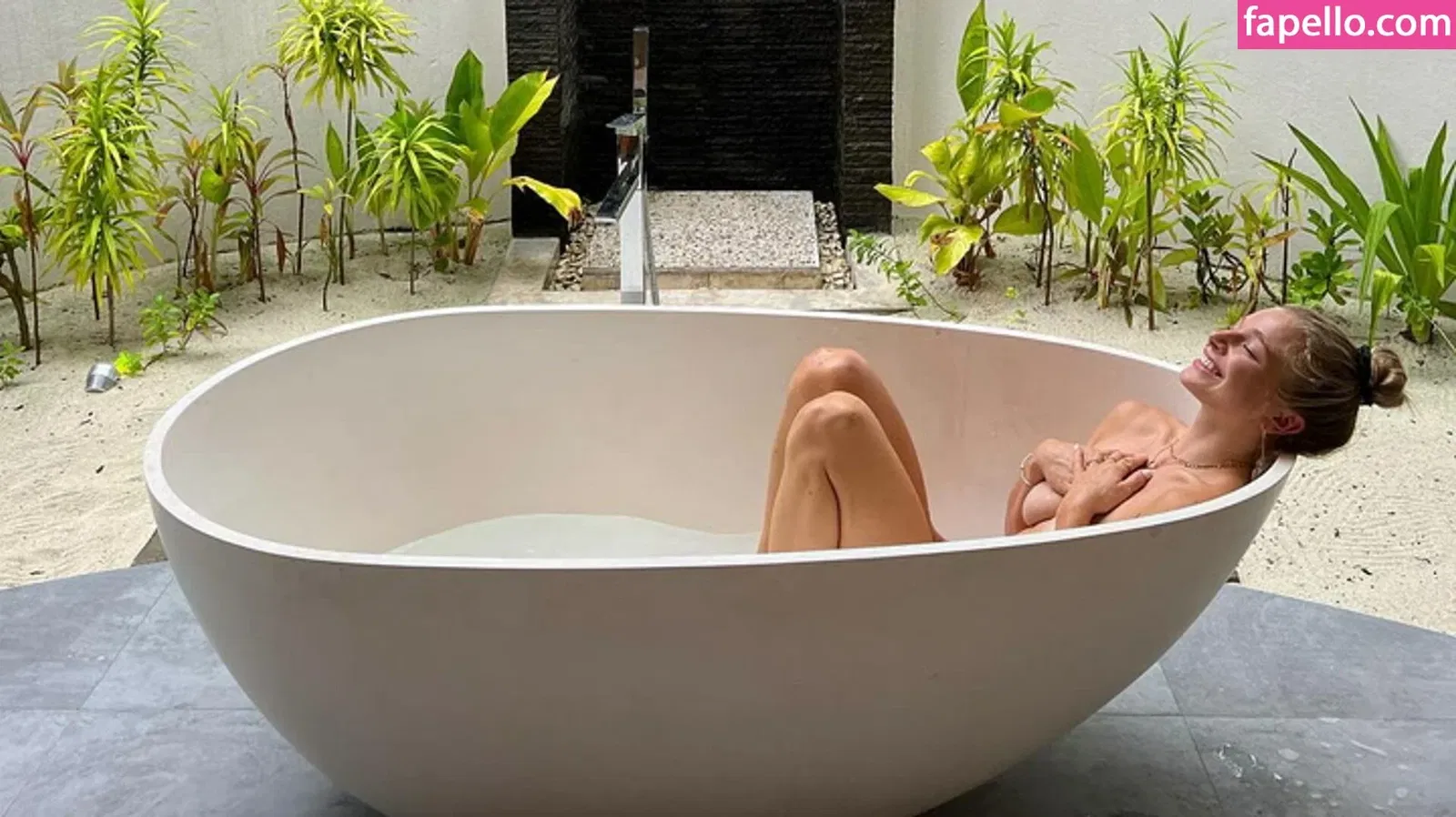 Lola Weippert / lolaweippert Onlyfans Photo Gallery 