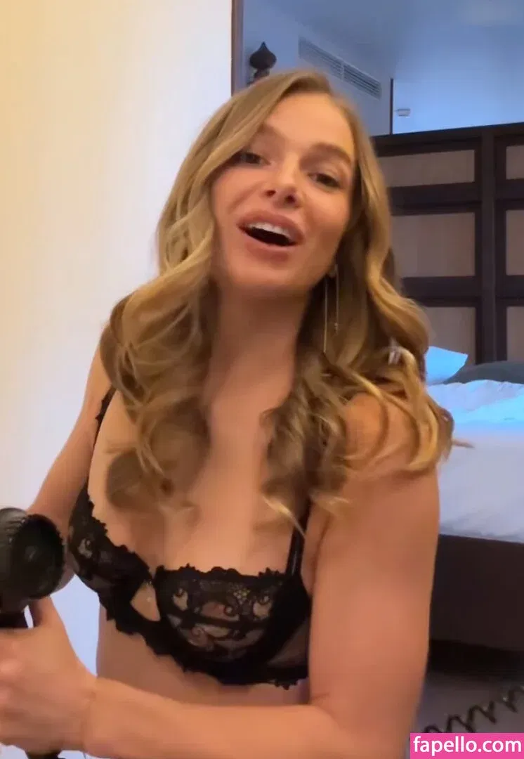 Lola Weippert / lolaweippert Onlyfans Photo Gallery 