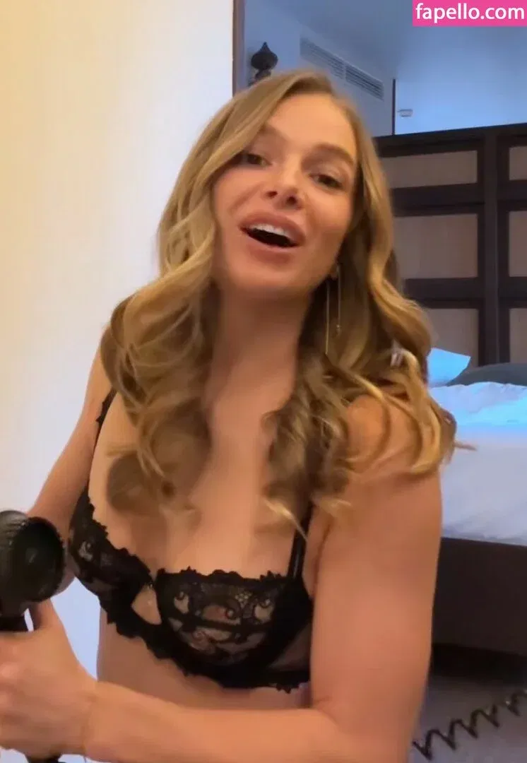 Lola Weippert / lolaweippert Onlyfans Photo Gallery 