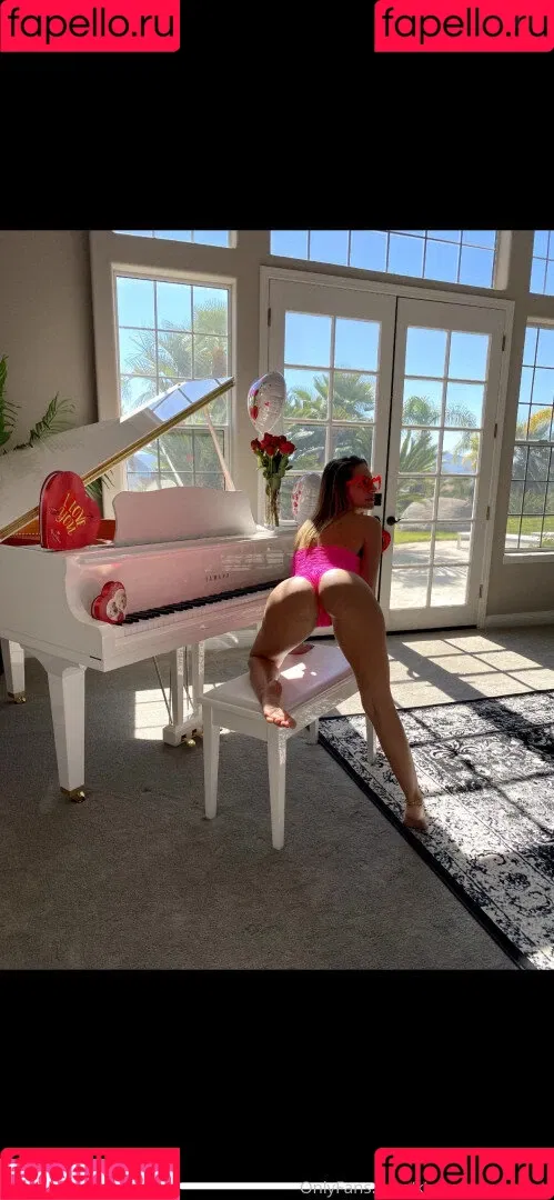 Kimmy Granger / kimmygrangerxxx / strangerthangranger Onlyfans Photo Gallery 