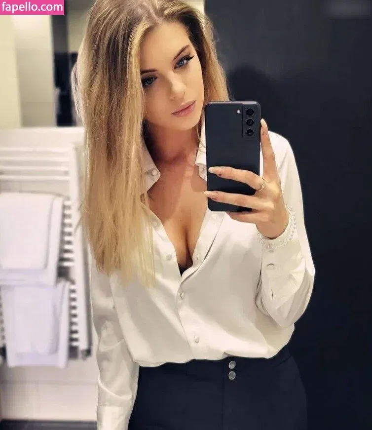 JuliaMia / juliamia_official / juliamia_vip Onlyfans Photo Gallery 