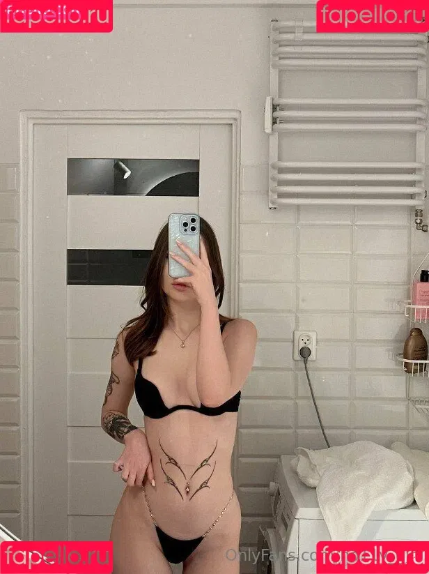 Holly_Bible / heathiemc_ / ho11y_girl Onlyfans Photo Gallery 