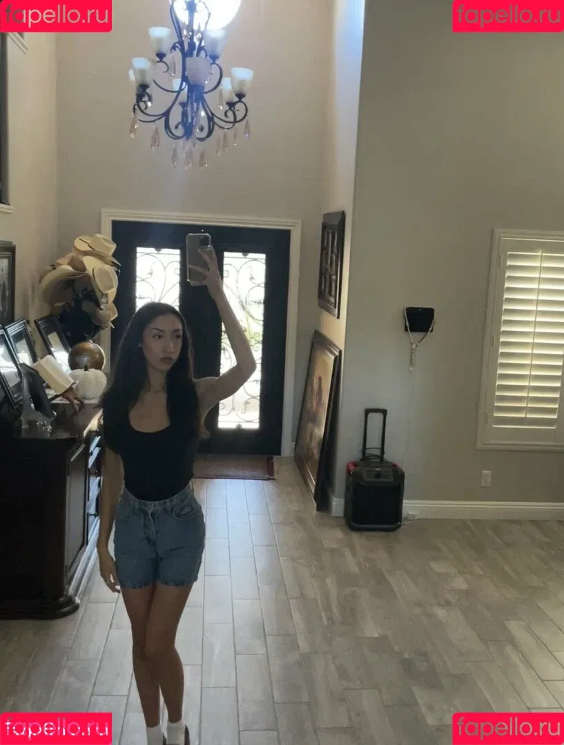 arigabii / arigabiii / makeitraingirl Onlyfans Photo Gallery 