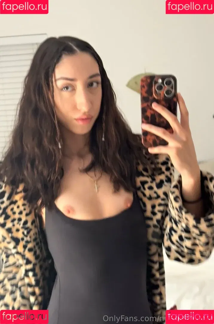 arigabii / arigabiii / makeitraingirl Onlyfans Photo Gallery 