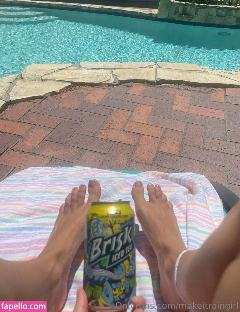 arigabii / arigabiii / makeitraingirl Onlyfans Photo Gallery 