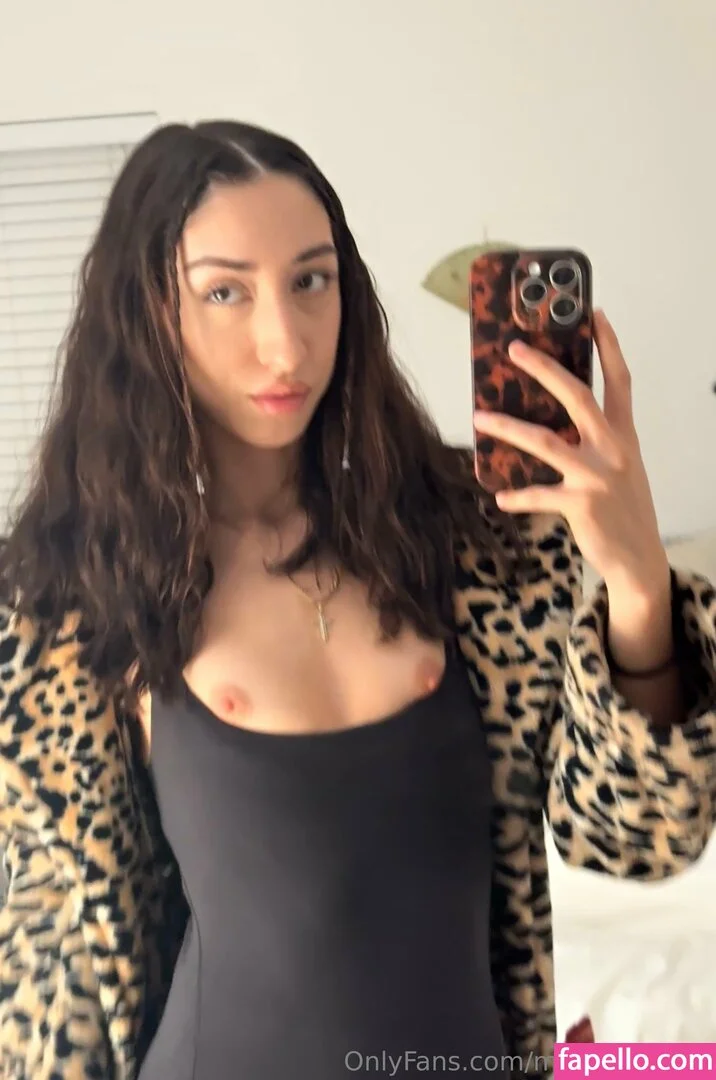 arigabii / arigabiii / makeitraingirl Onlyfans Photo Gallery 