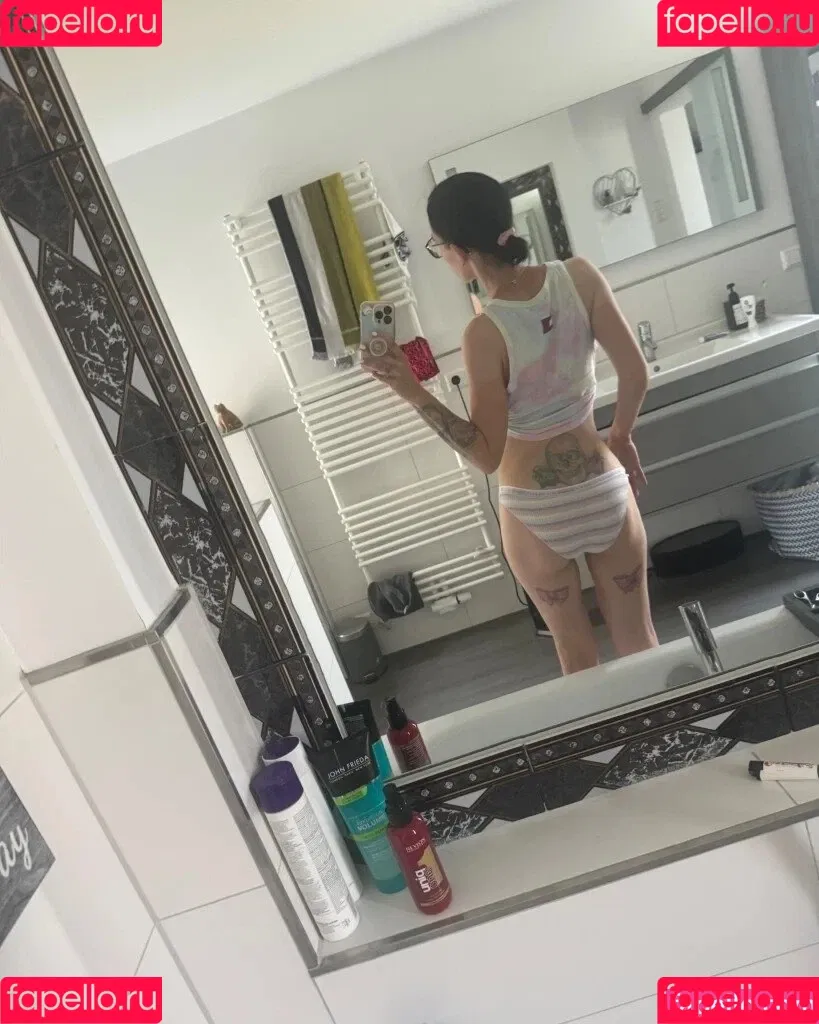 Melia84 Onlyfans Photo Gallery 