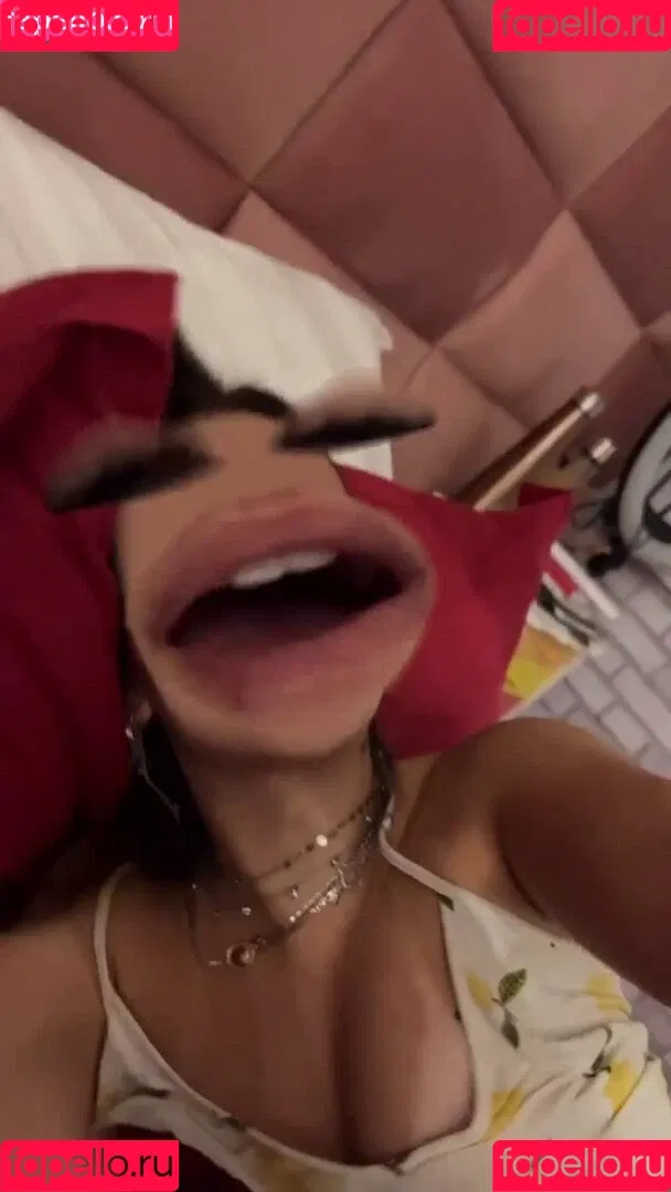 Dezoitou / Mel Maia / mel.maia / melissamelmaia Onlyfans Photo Gallery 