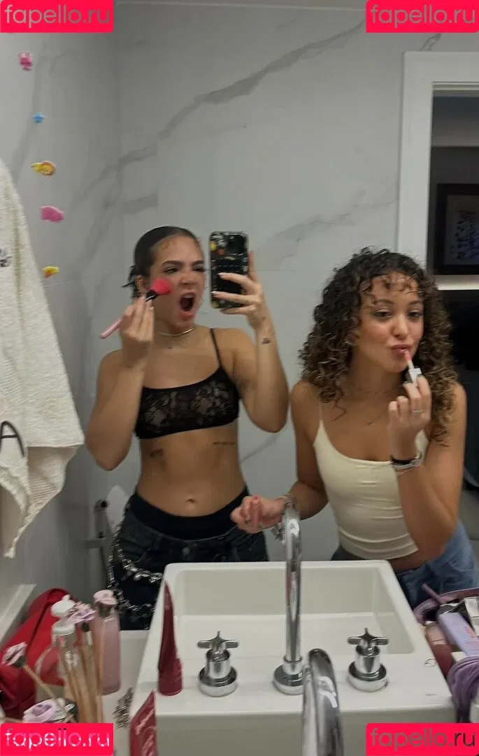 Dezoitou / Mel Maia / mel.maia / melissamelmaia Onlyfans Photo Gallery 