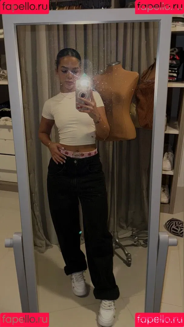 Dezoitou / Mel Maia / mel.maia / melissamelmaia Onlyfans Photo Gallery 