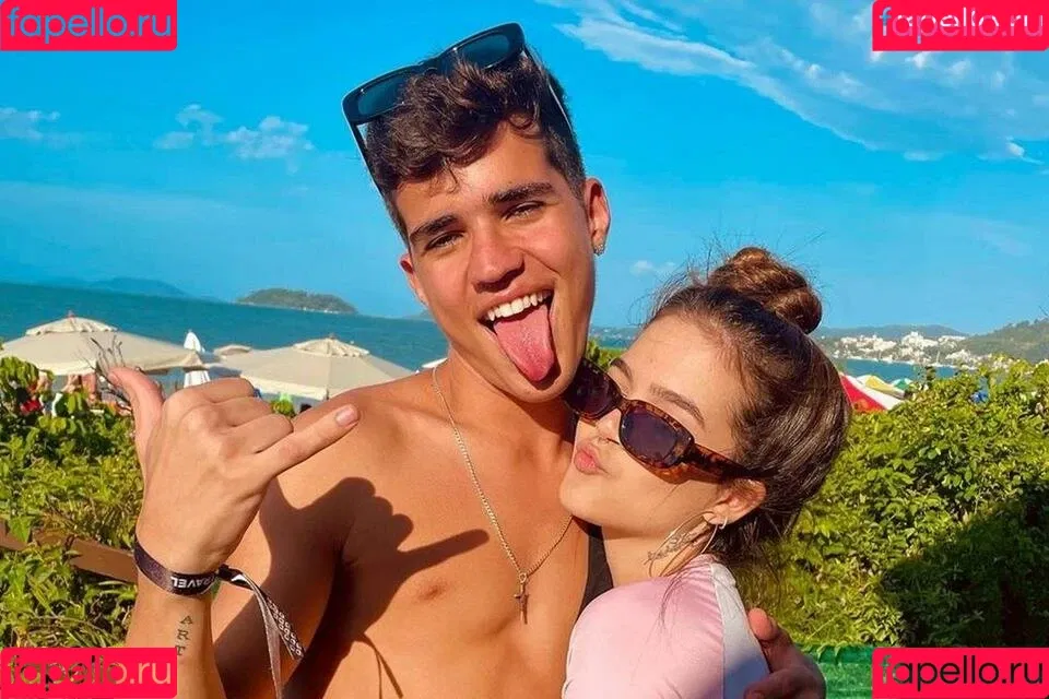 Dezoitou / Mel Maia / mel.maia / melissamelmaia Onlyfans Photo Gallery 
