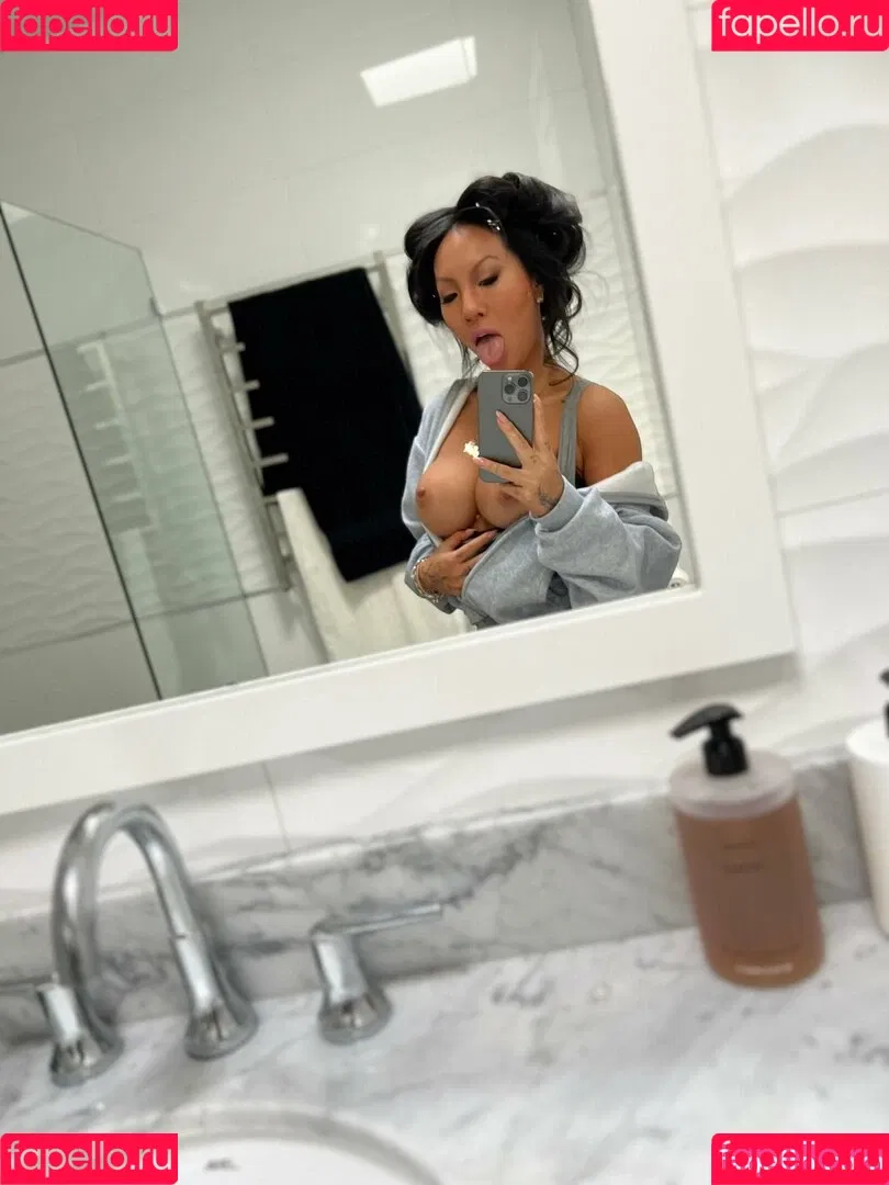 Asa Akira / asaakira / asahole Onlyfans Photo Gallery 