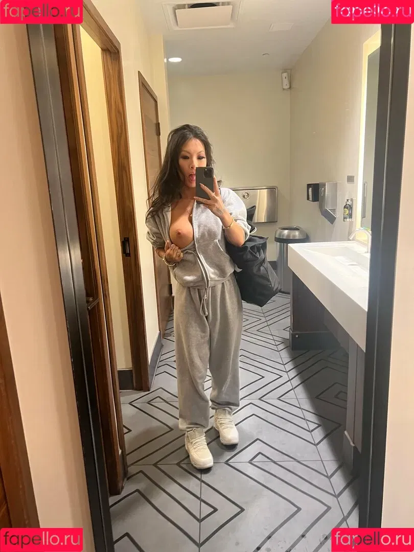 Asa Akira / asaakira / asahole Onlyfans Photo Gallery 