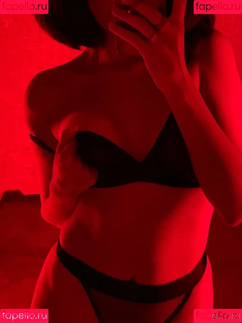 naomi_secrets / naomifoxsecret Onlyfans Photo Gallery 