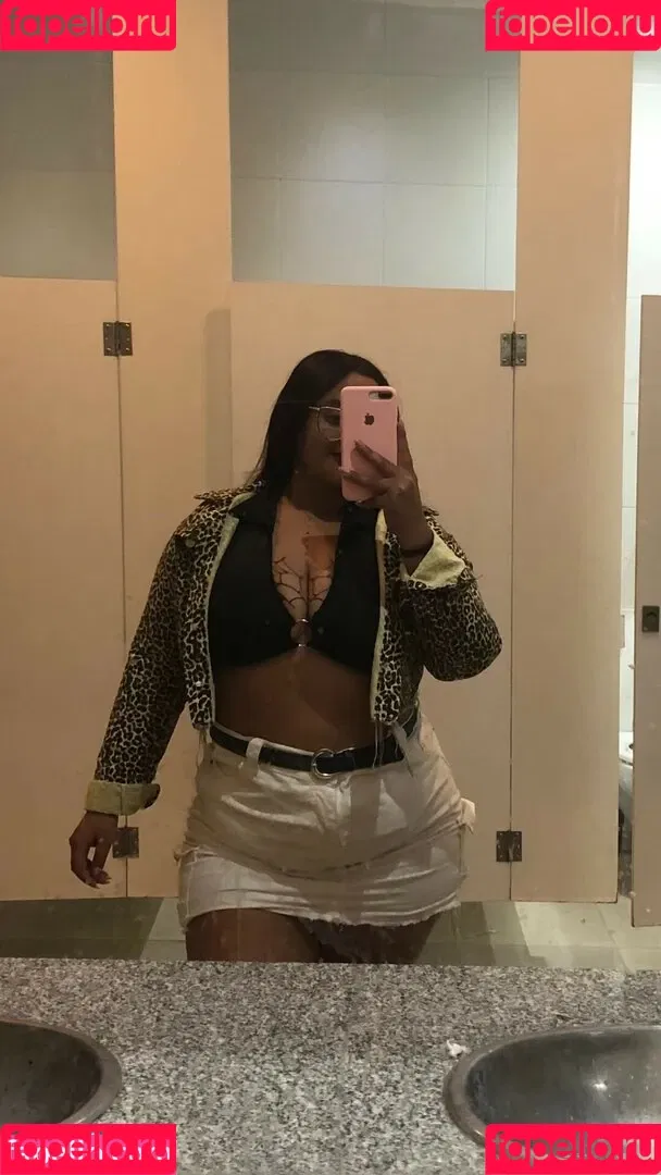 Antonela / anntonu / antonela_rolon Onlyfans Photo Gallery 