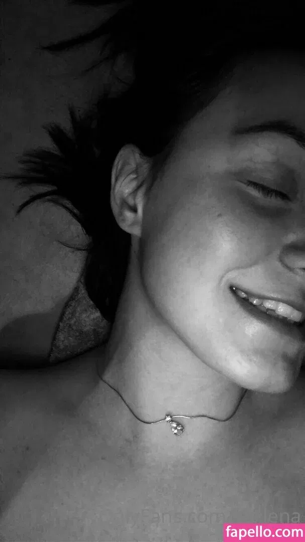 So__lena / so.lenaa Onlyfans Photo Gallery 