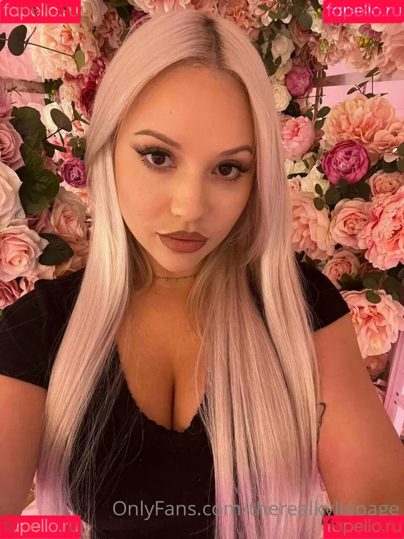 kyliepageofficial / therealkyliepage Onlyfans Photo Gallery 