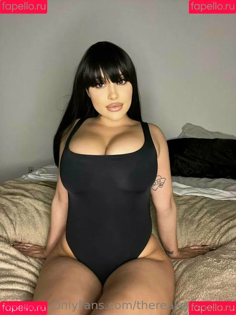 kyliepageofficial / therealkyliepage Onlyfans Photo Gallery 