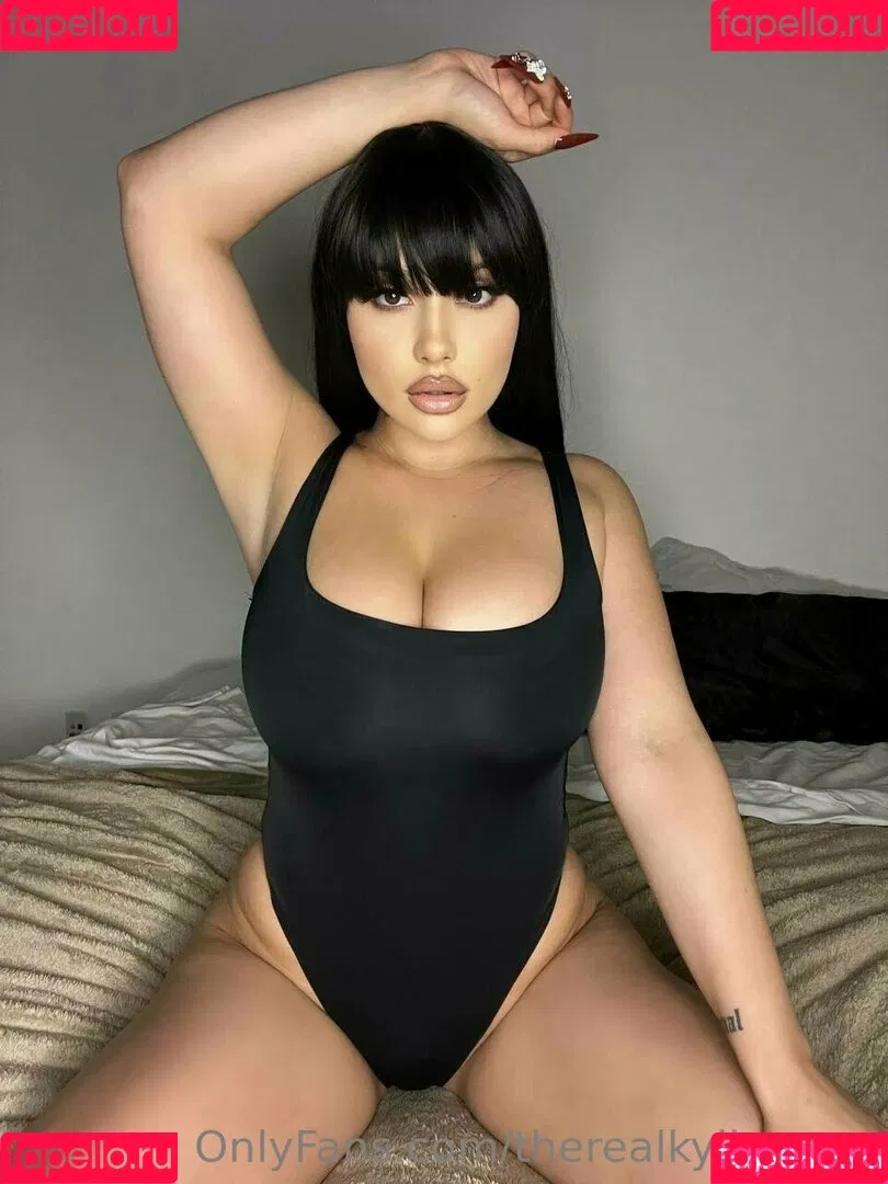 kyliepageofficial / therealkyliepage Onlyfans Photo Gallery 