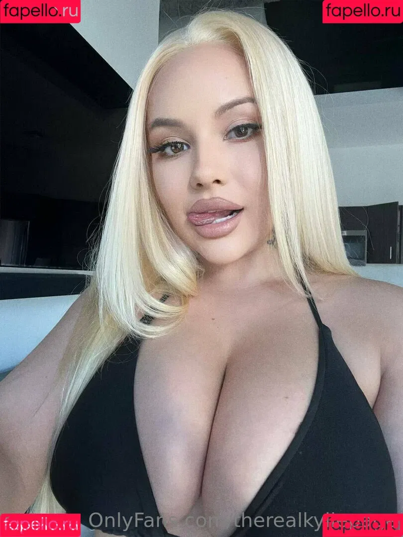 kyliepageofficial / therealkyliepage Onlyfans Photo Gallery 
