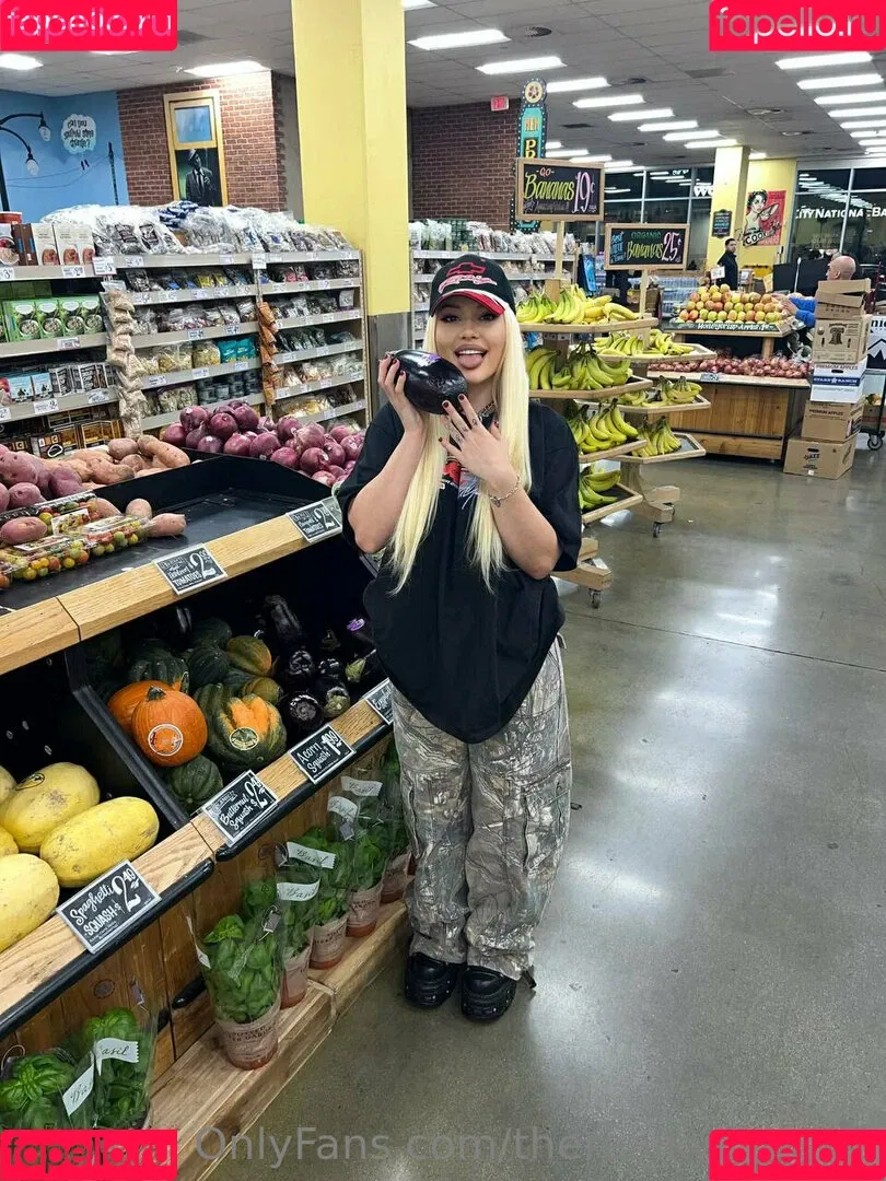 kyliepageofficial / therealkyliepage Onlyfans Photo Gallery 