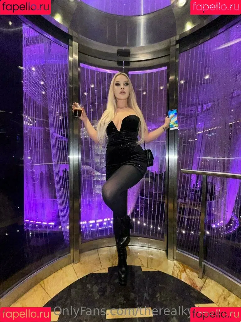 kyliepageofficial / therealkyliepage Onlyfans Photo Gallery 