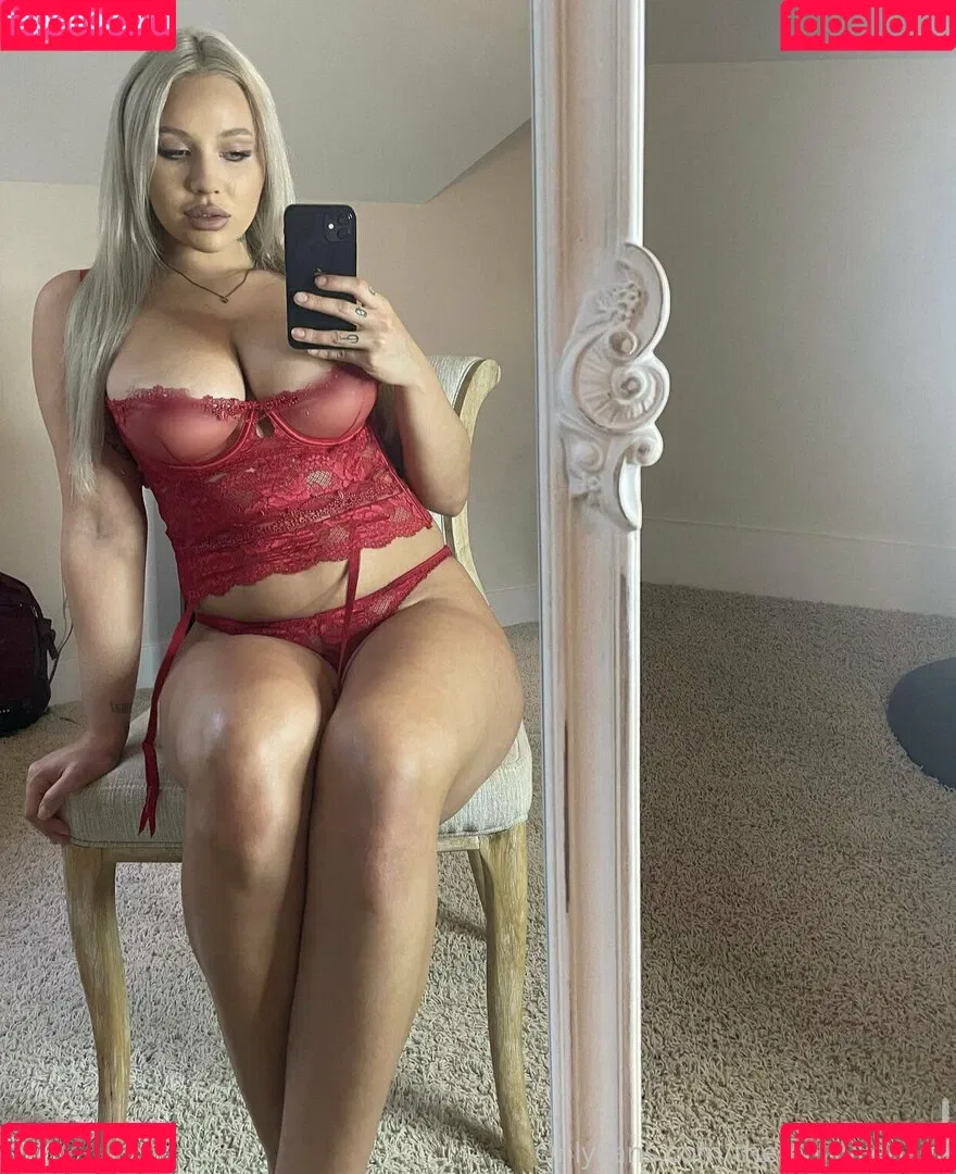 kyliepageofficial / therealkyliepage Onlyfans Photo Gallery 