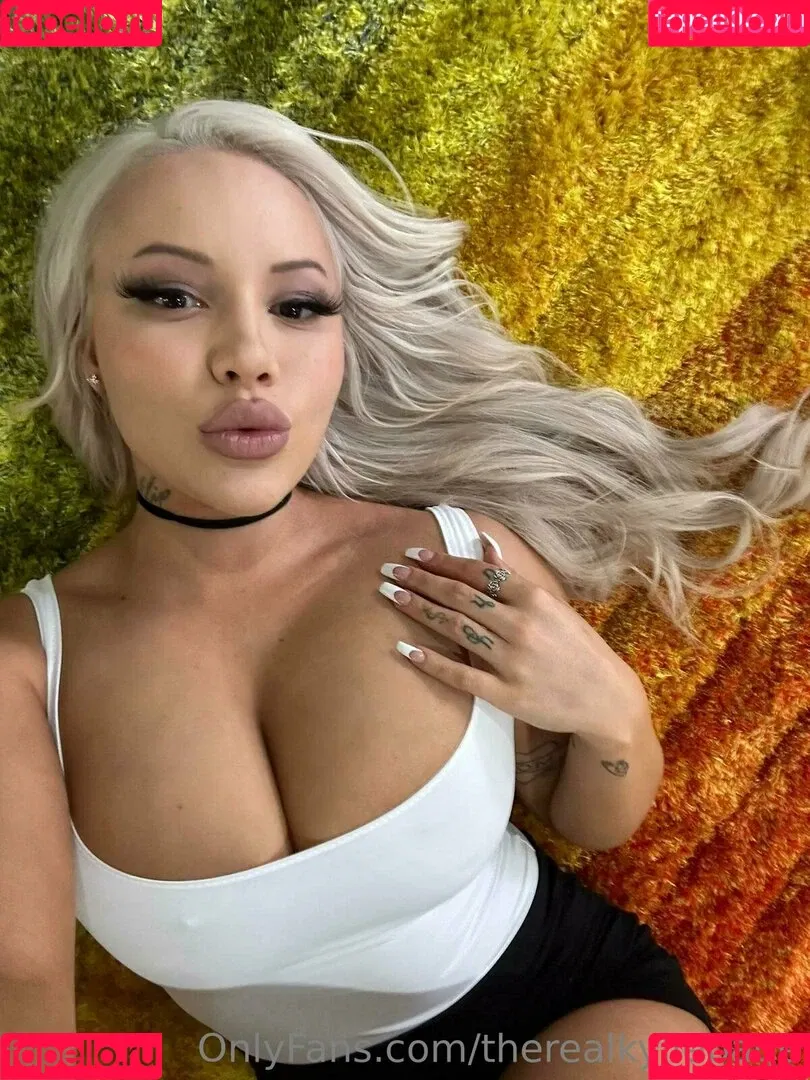 kyliepageofficial / therealkyliepage Onlyfans Photo Gallery 