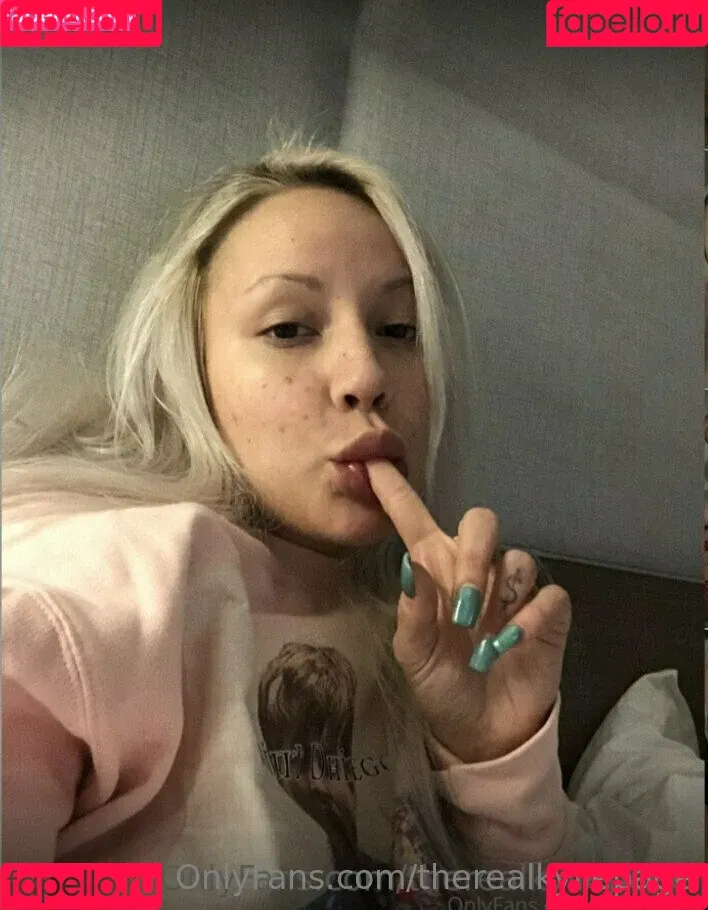 kyliepageofficial / therealkyliepage Onlyfans Photo Gallery 