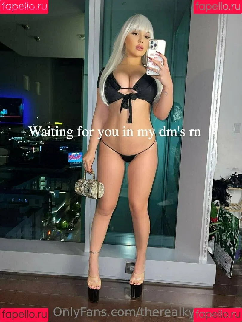 kyliepageofficial / therealkyliepage Onlyfans Photo Gallery 