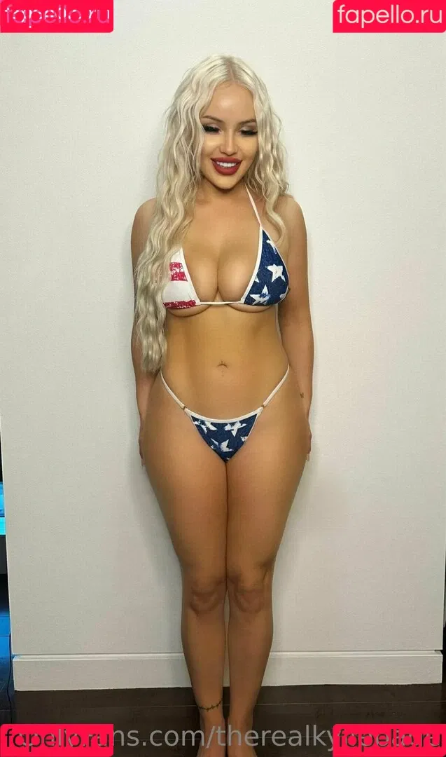 kyliepageofficial / therealkyliepage Onlyfans Photo Gallery 
