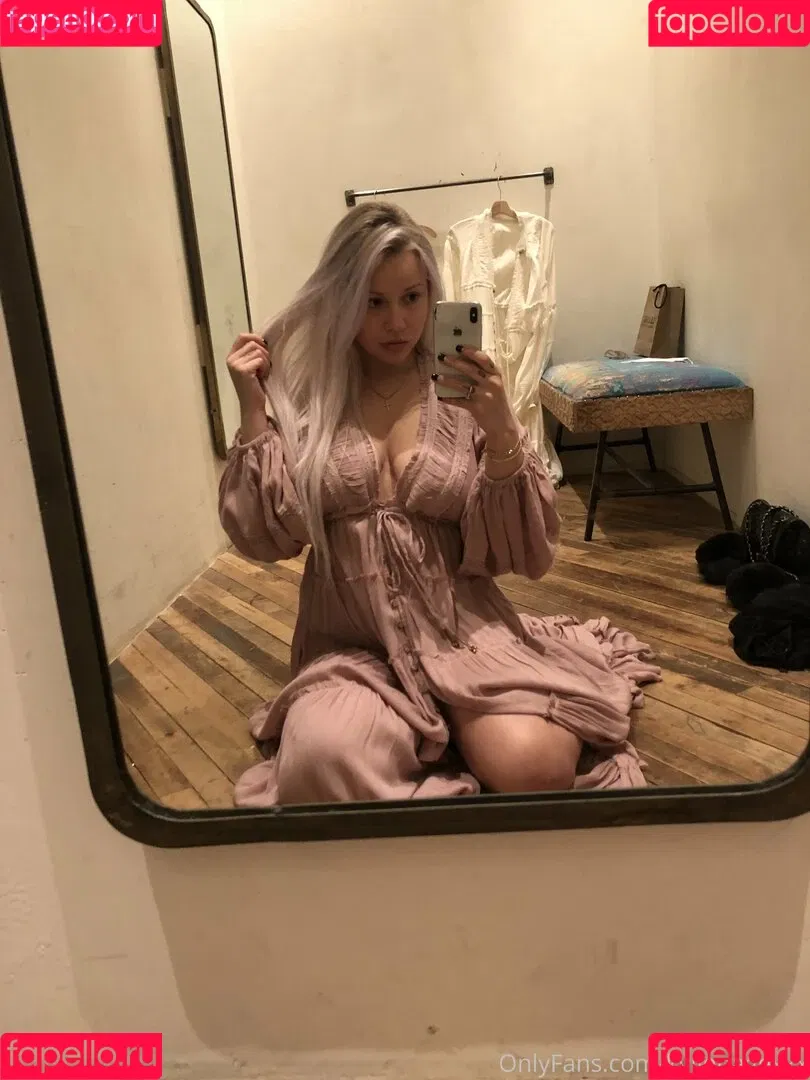 kyliepageofficial / therealkyliepage Onlyfans Photo Gallery 